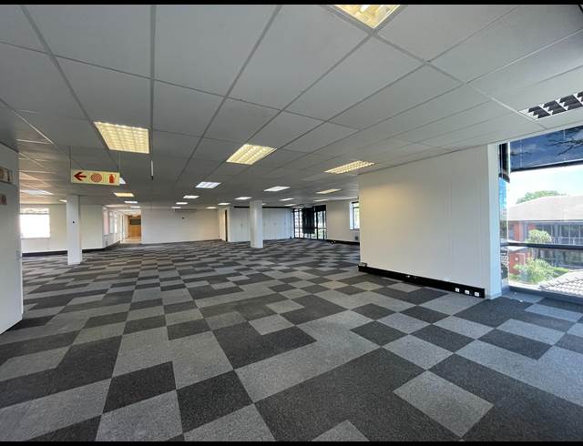 725M² OFFICE TO LET IN BRYANSTON