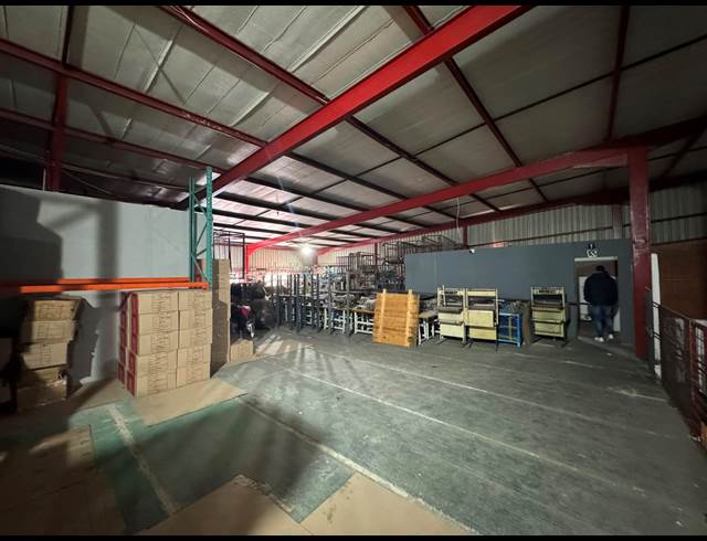 678M² WAREHOUSE TO LET IN CROWN