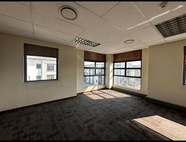 432M² OFFICE TO LET IN ECO PARK ESTATE