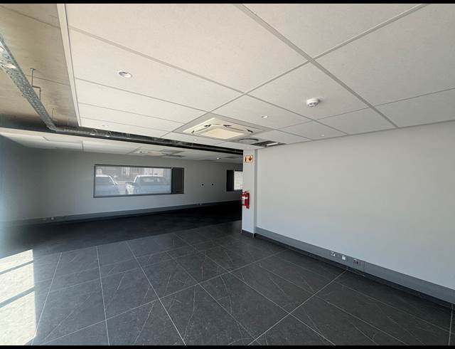 4,387M² WAREHOUSE TO LET IN BLACKHEATH INDUSTRIAL