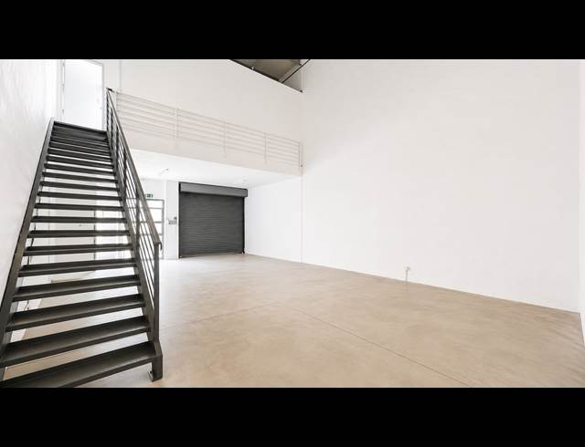 151M² WAREHOUSE TO LET IN TUNNEY