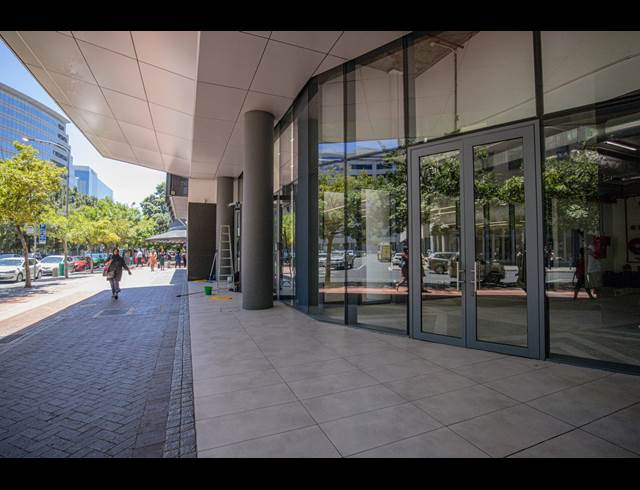 200M² RETAIL TO LET IN FORESHORE