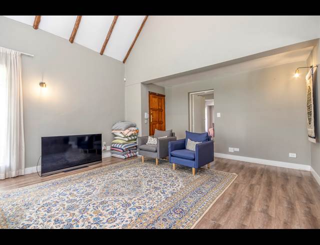 3 BEDROOM FREEHOLD RENTED IN GALLO MANOR