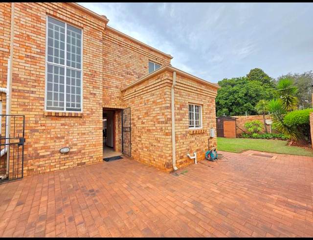 3 BEDROOM PROPERTY TO RENT IN HONEYHILLS