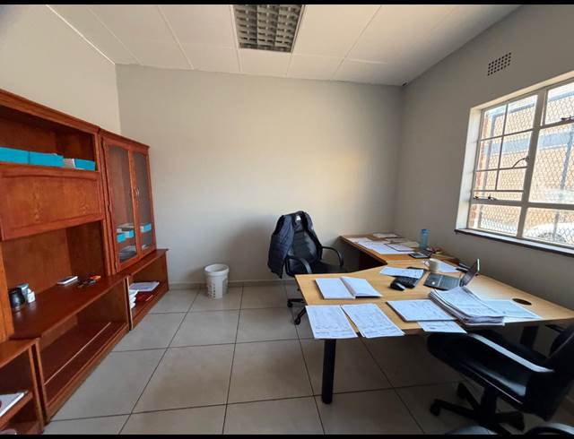 2,100M² WAREHOUSE TO LET IN INDUSTRIA WEST