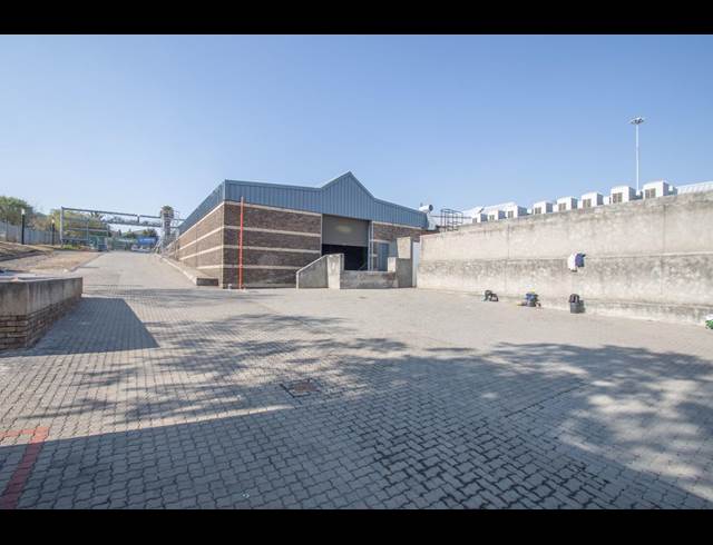 3,945M² WAREHOUSE TO LET IN HALFWAY HOUSE