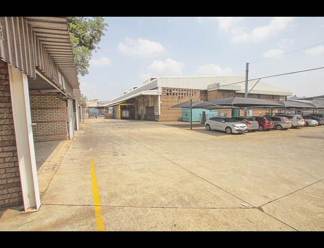 3,562M² WAREHOUSE TO LET IN INDUSTRIA