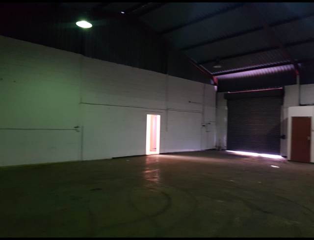 219M² BUILDING RENTED IN SAXENBURG PARK 1