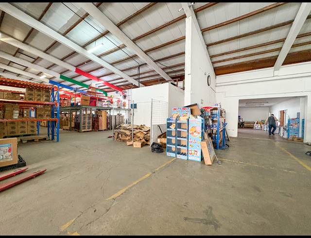 1,485M² WAREHOUSE TO LET IN NEW GERMANY