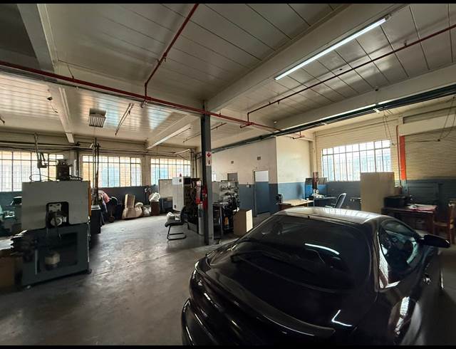 1,400M² BUILDING TO LET IN CROESUS