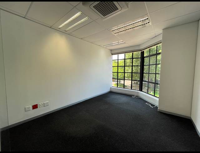 364M² OFFICE TO LET IN LYME PARK