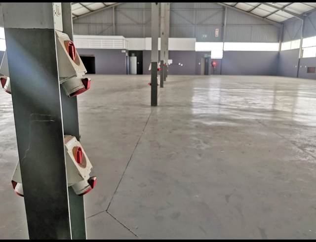 1,849M² WAREHOUSE TO LET IN HALFWAY GARDENS
