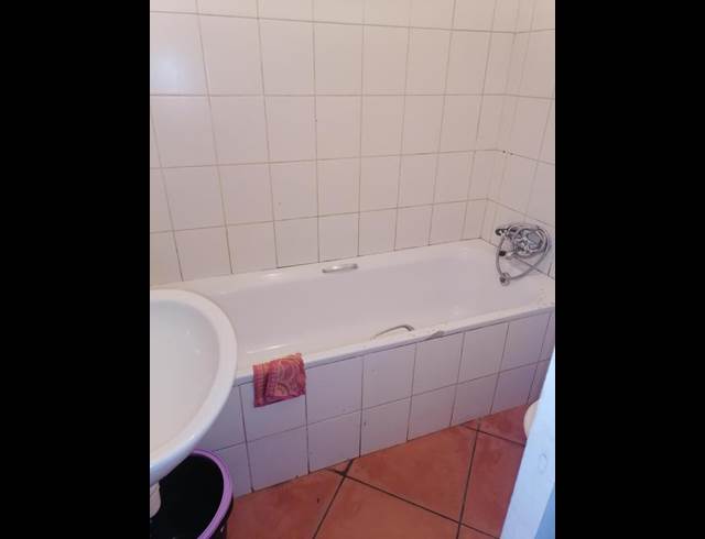 2 BEDROOM PROPERTY TO RENT IN GOODWOOD CENTRAL