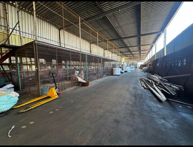 2,250M² WAREHOUSE TO LET IN PHOENIX INDUSTRIAL