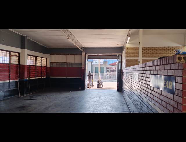 388M² WORKSHOP TO LET IN SONHEUWEL