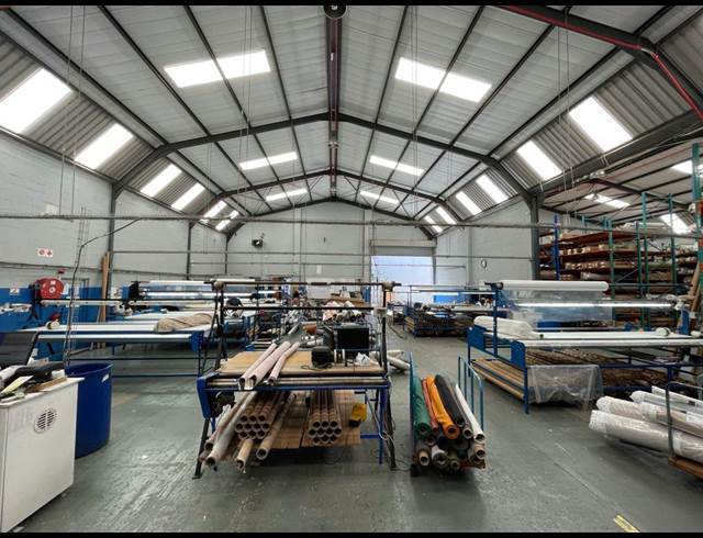 1,443M² WAREHOUSE TO LET IN STIKLAND INDUSTRIAL