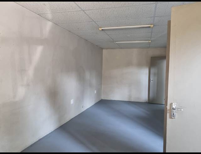 140.30M² WAREHOUSE TO LET IN VINTONIA