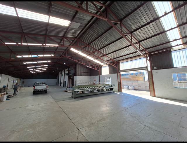 1,200M² WAREHOUSE TO LET IN STORMILL