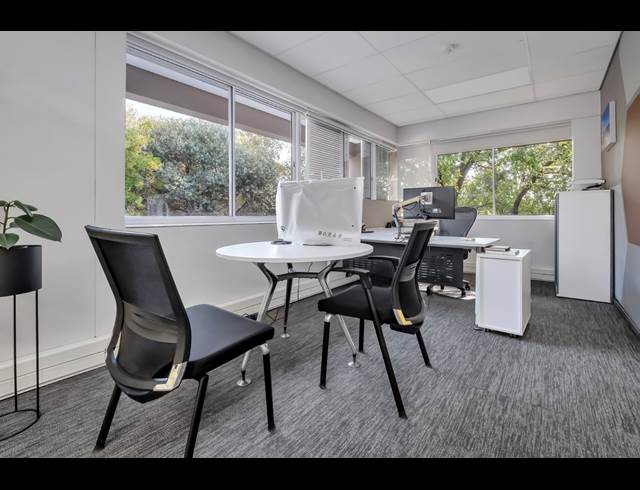 1,861M² OFFICE TO LET IN WOODMEAD