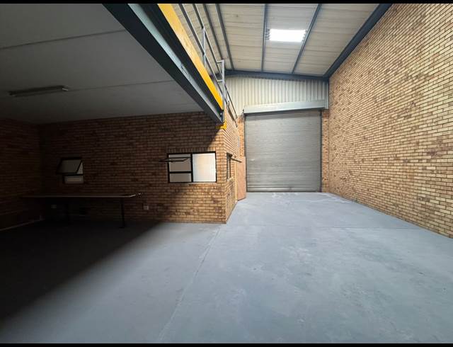 218M² WAREHOUSE TO LET IN CROWN