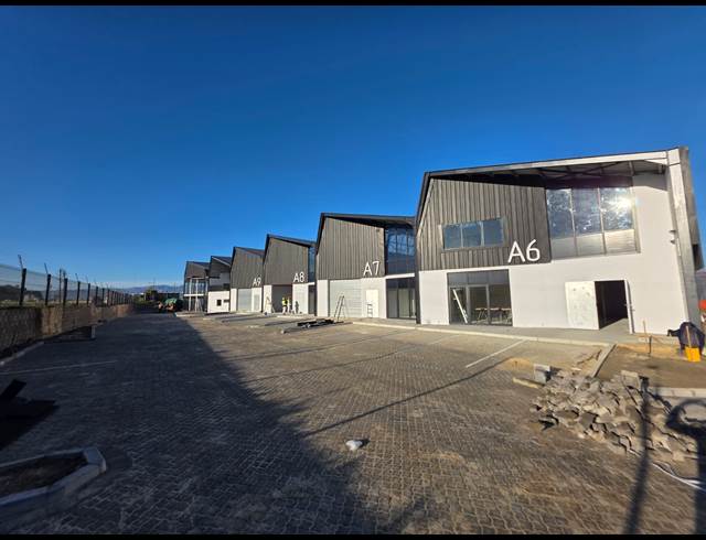 500M² WAREHOUSE TO LET IN SOMERSET WEST CENTRAL