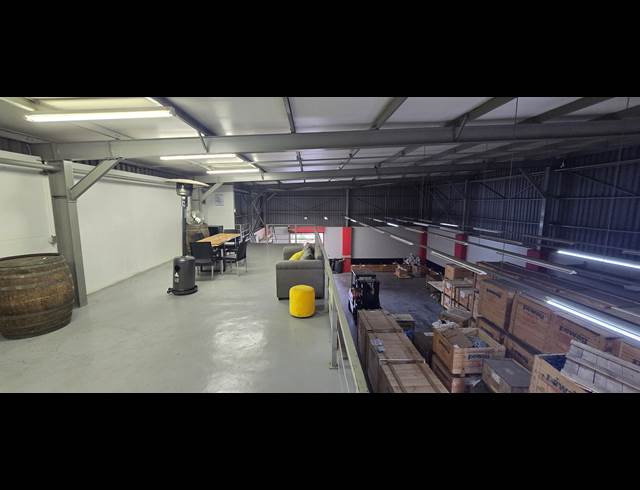 322M² WAREHOUSE TO LET IN FACTORIA