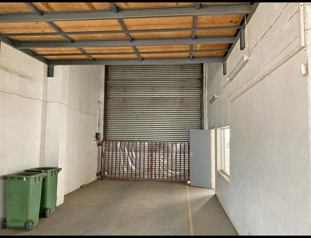 800M² WAREHOUSE TO LET IN SEBENZA