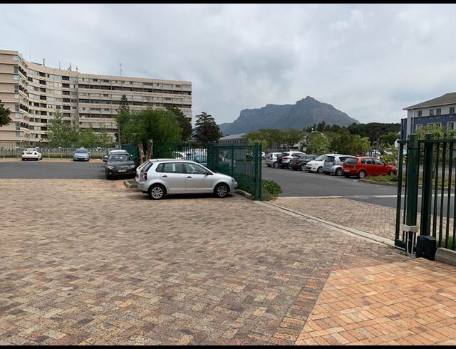3,291M² BUILDING TO LET IN PINELANDS
