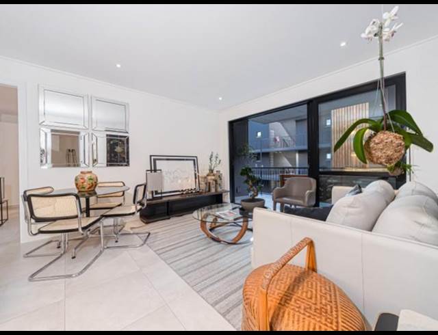 2 BEDROOM APARTMENT RENTED IN HYDE PARK