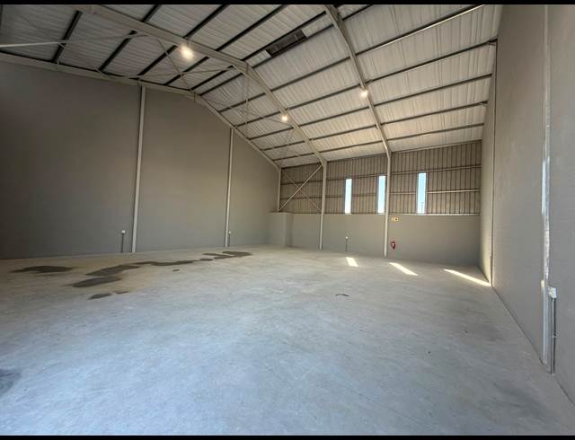 395M² WAREHOUSE TO LET IN FISANTEKRAAL INDUSTRIAL