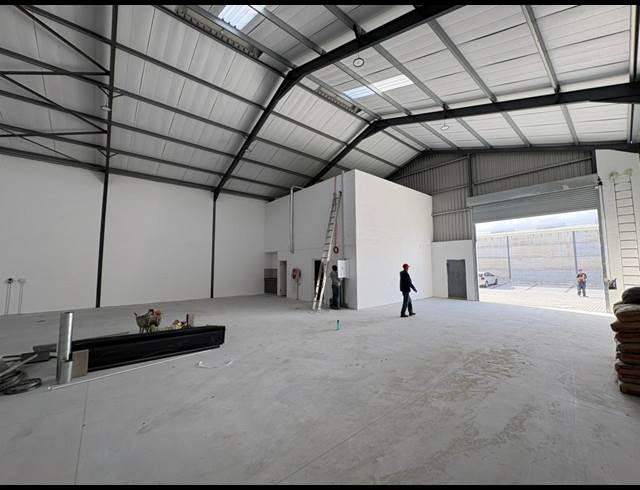 429M² WAREHOUSE TO LET IN FIRGROVE