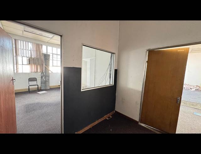 250M² WAREHOUSE TO LET IN VILLAGE MAIN