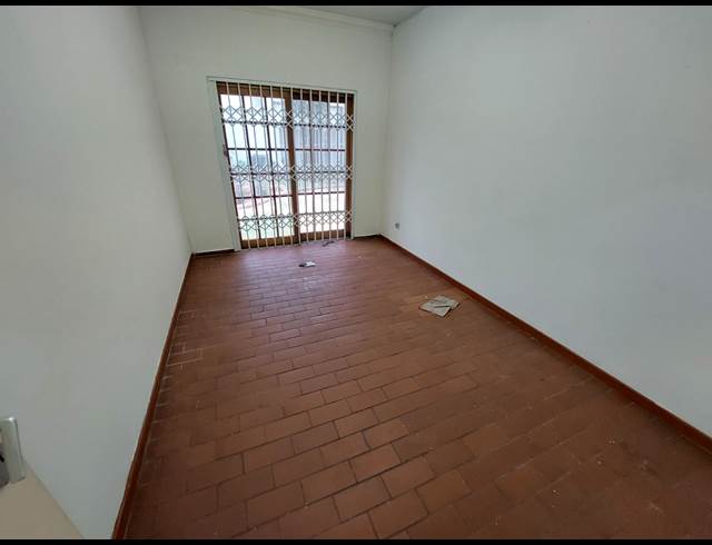 470M² FACTORY TO LET IN MOREHILL