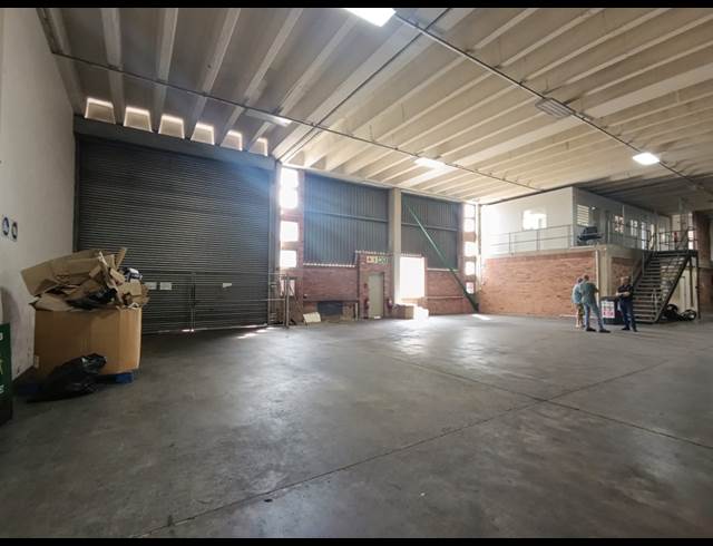 1,370M² WAREHOUSE TO LET IN WESTMEAD