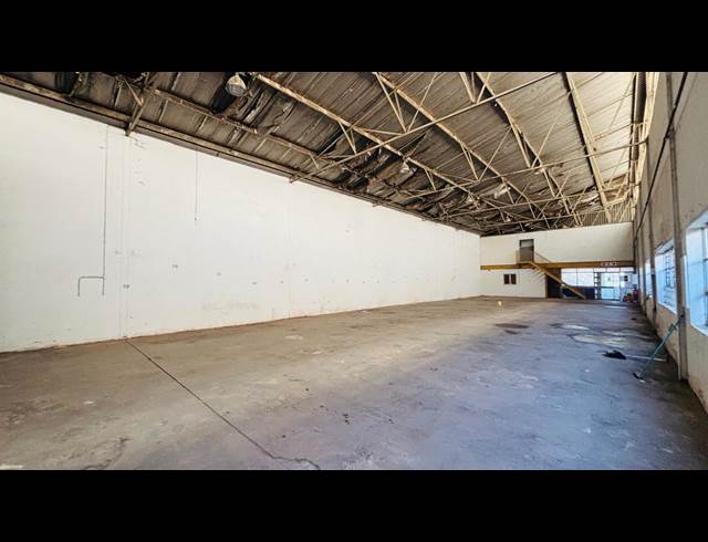 690M² WAREHOUSE TO LET IN STORMILL