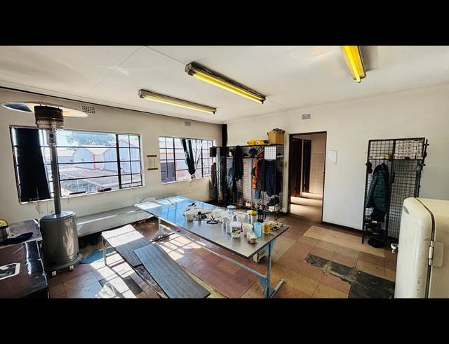 1,313M² WAREHOUSE TO LET IN ROBERTVILLE