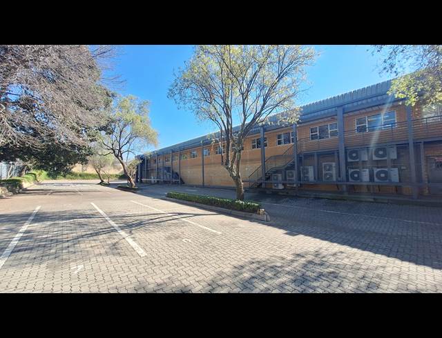5,700M² WAREHOUSE TO LET IN FLORIDA GLEN
