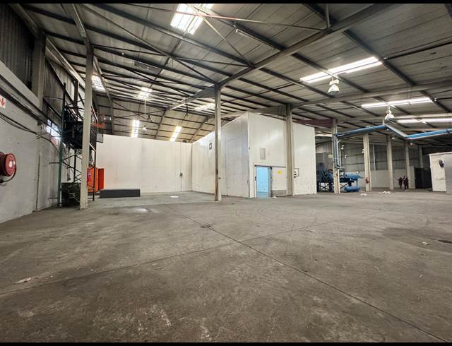 2,000M² WAREHOUSE TO LET IN PHOENIX INDUSTRIAL