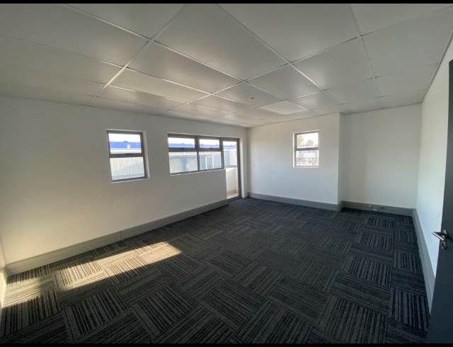 608M² WAREHOUSE TO LET IN STIKLAND INDUSTRIAL