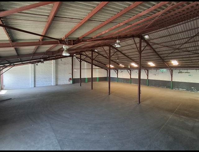 1,304M² WAREHOUSE TO LET IN WOODBROOK