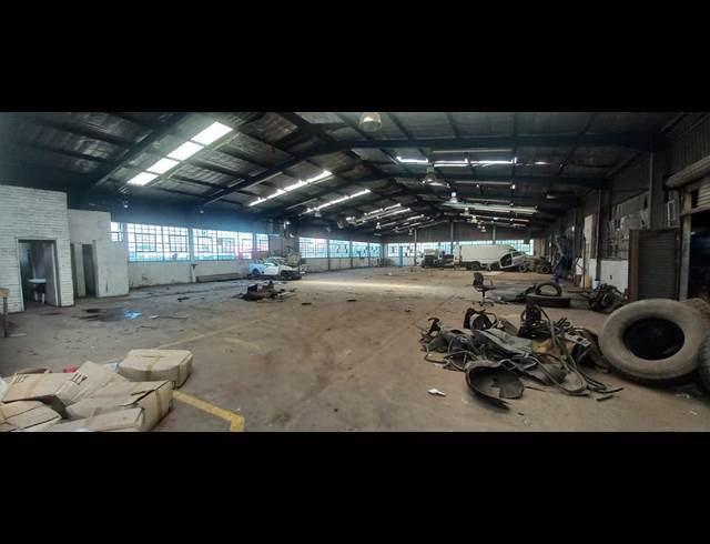 920M² WAREHOUSE TO LET IN KNIGHTS
