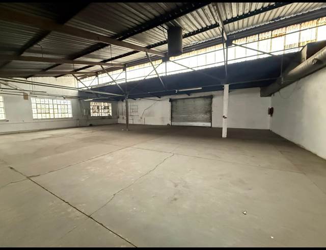 1,159M² WAREHOUSE TO LET IN INDUSTRIA