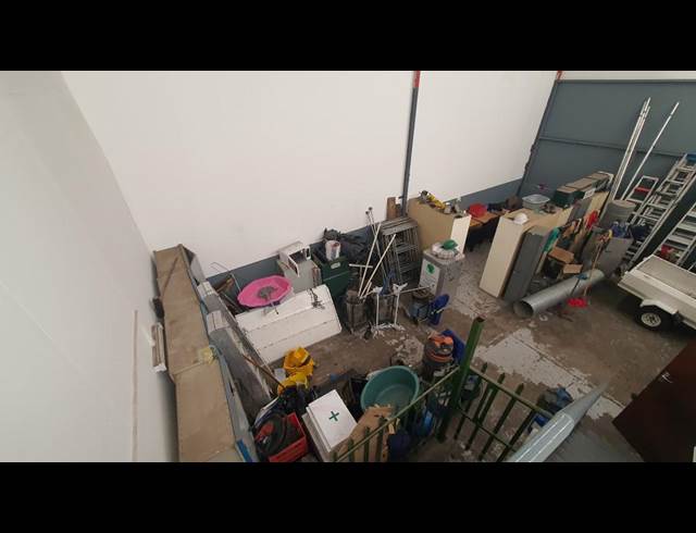 140M² WAREHOUSE TO LET IN JET PARK