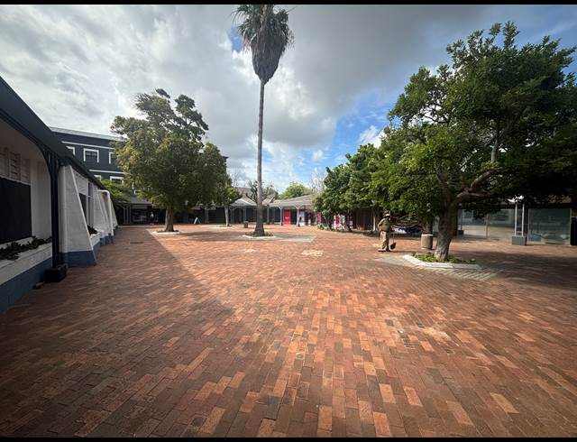 100M² RETAIL TO LET IN AUDAS ESTATE