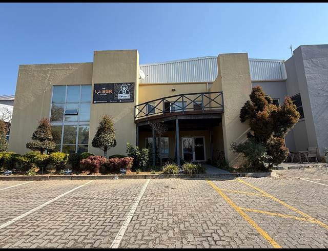 1,894M² WAREHOUSE TO LET IN KYALAMI