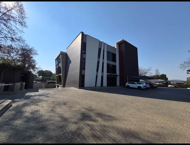 132M² OFFICE TO LET IN MELROSE ESTATE