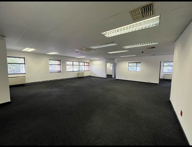360.20M² OFFICE TO LET IN BRYANSTON