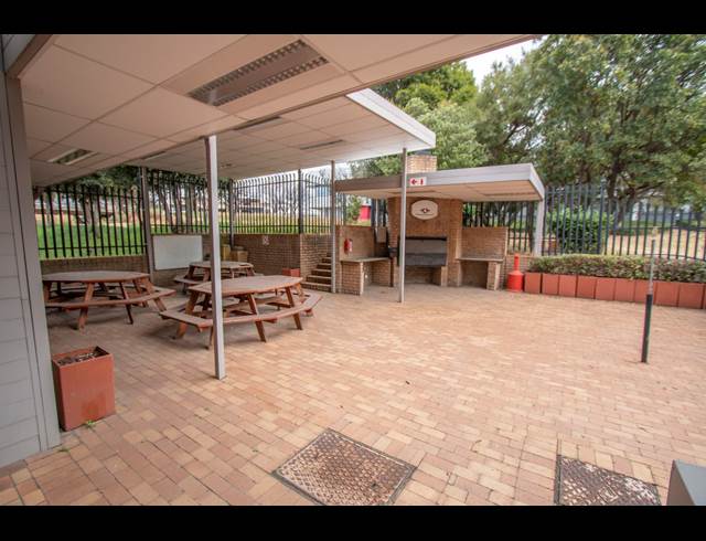 1,578M² OFFICE TO LET IN HALFWAY HOUSE