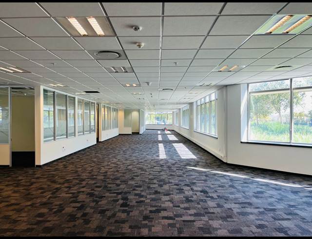 2,000M² OFFICE TO LET IN WATERFALL