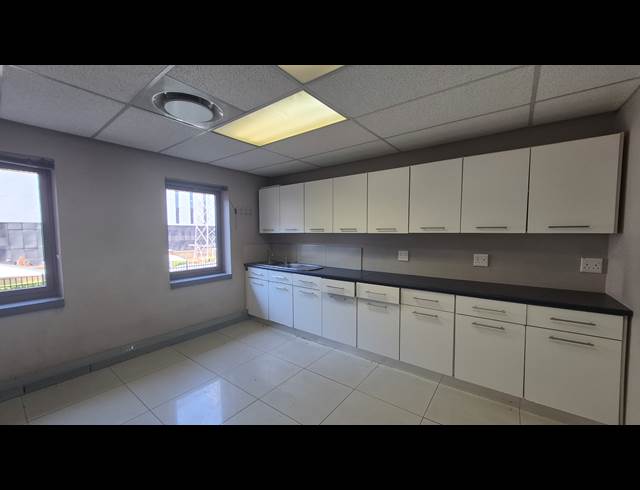 327M² OFFICE TO LET IN MENLYN